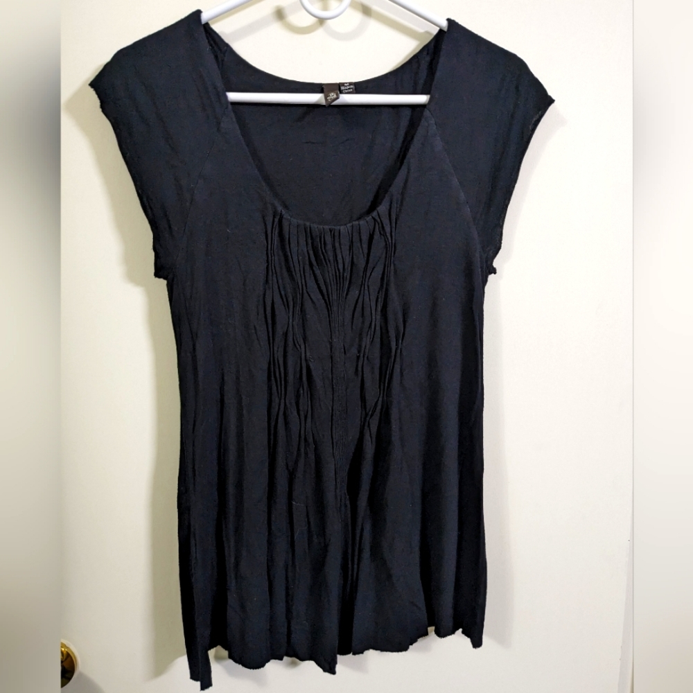 Luii black sleeveless top